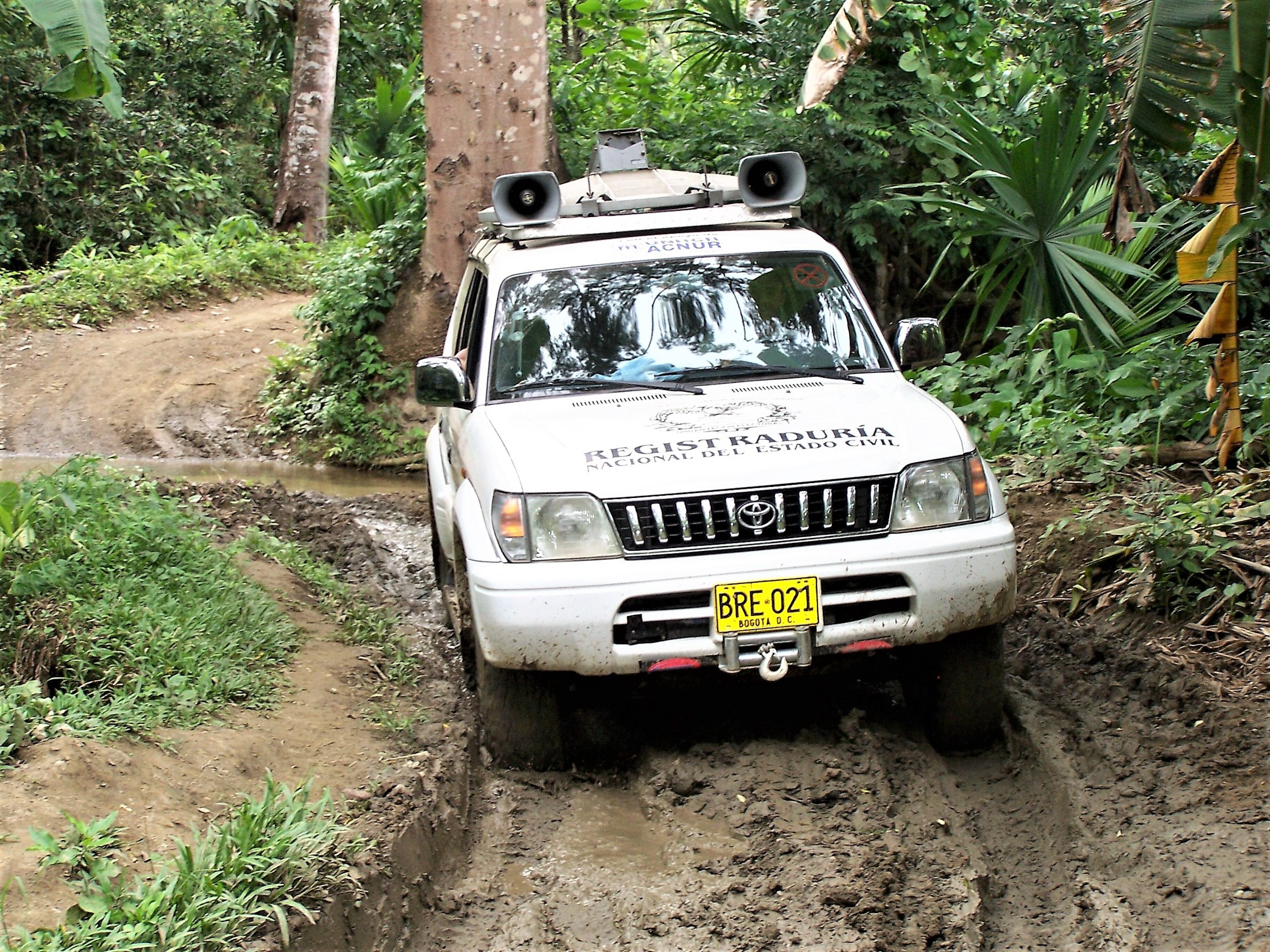En algunos territorios, el acceso a los centros de votación se hace a través de selvas, trochas y caminos de herradura.