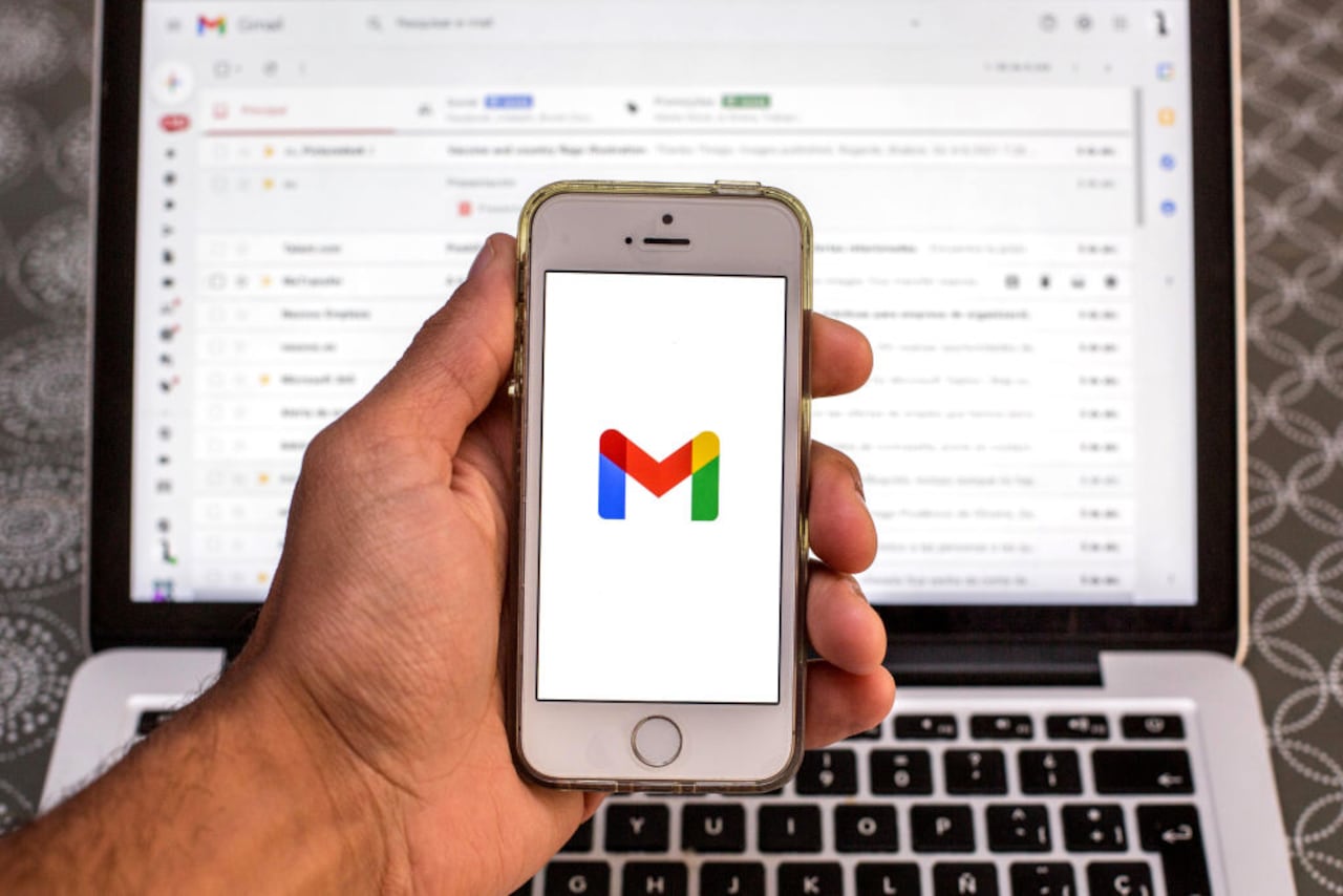 Correo de Gmail usado desde un computador electrónico.