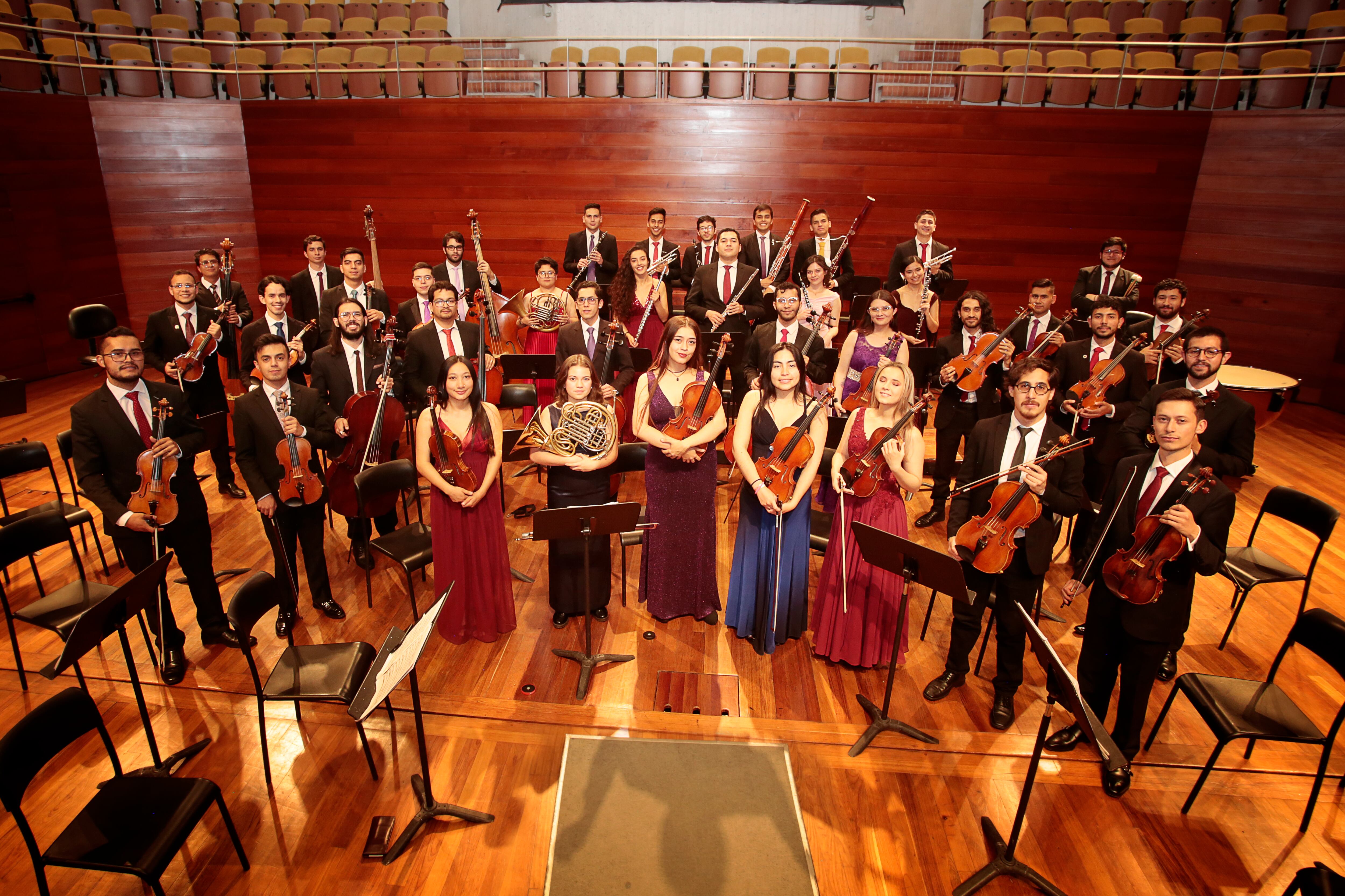 Orquesta Filarmónica Juvenil de la Orquesta Filarmónica de Bogotá, dirigida por Manuel López-Gómez