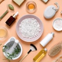 Las mascarillas naturales ayudan a evitar el daño de las puntas del cabello ya que contienen vitaminas y minerales.