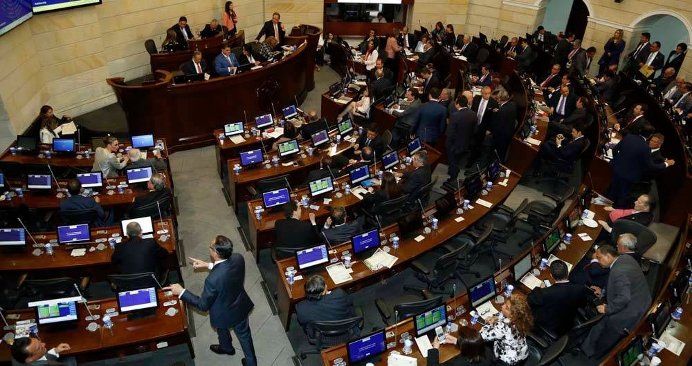 Los congresistas se encontraban sesionando.