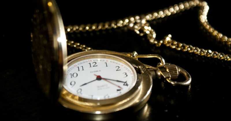 Juguetes caros: desde relojes, accesorios para carros, papelería y objetos personalizados, hasta ropa exclusiva de diseñador, los precios pueden variar desde los US$3.000 en adelante. Esto suelen ser detalles para amigos y personas cercanas y de apertura o expectativa para familiares.