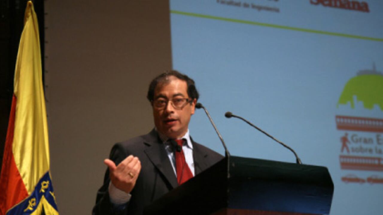 Entre los asistentes y conferencistas se encontraban Gina Parody; Carlos García, gerente de TransMilenio; Paula Arias, decana de Gestión de Transporte de la Universidad Jorge Tadeo Lozano; Darío Hidalgo, director de investigaciones de World Resources Institute, y Fernando Rey, gerente del proyecto Metro Ligero, entre otros.