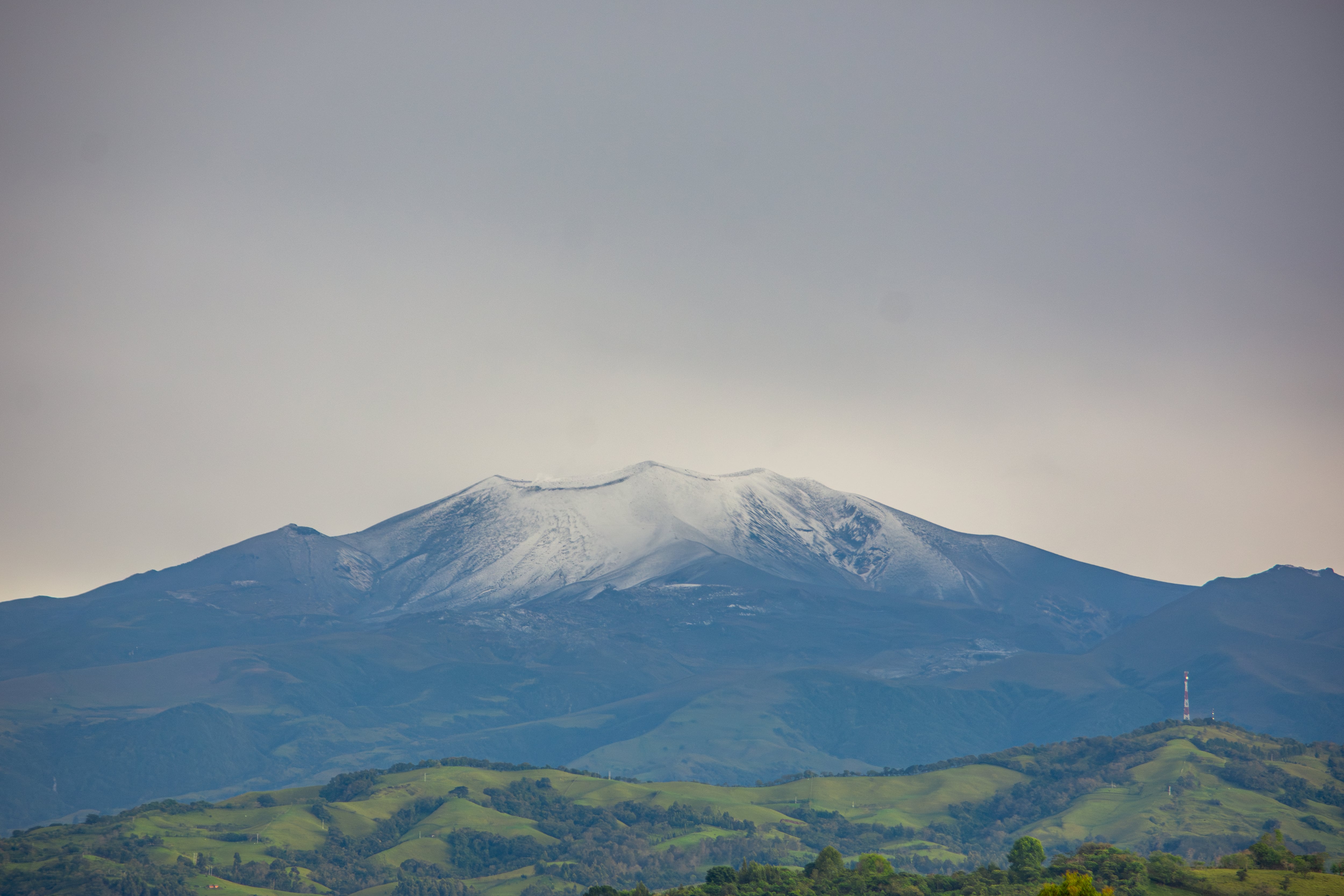 La alerta naranja significa que la probabilidad de una erupción aumentó, aunque no implica que vaya a ocurrir de manera inmediata.