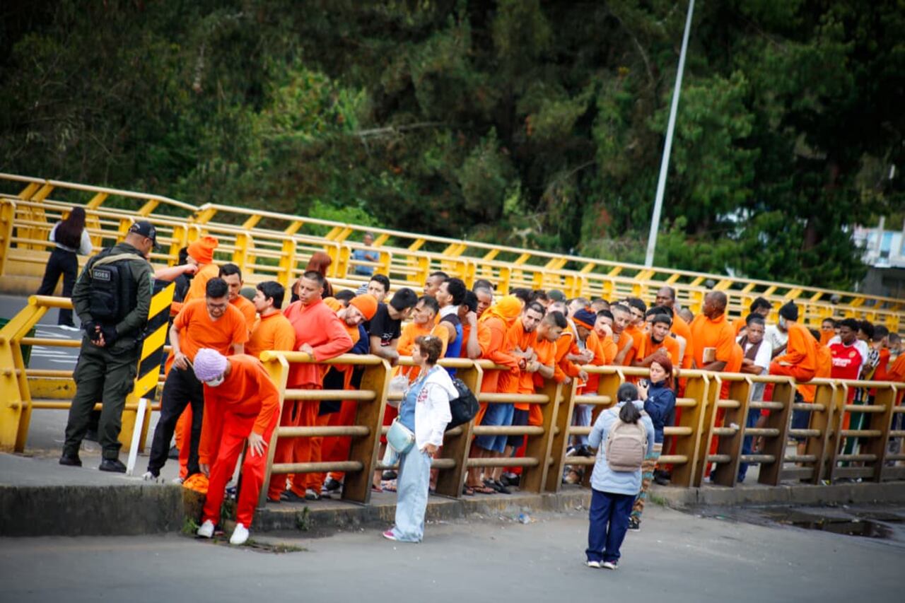 Presos colombianos que estaban en Ecuador llegan al país tras decisión del gobierno de Daniel Noboa.