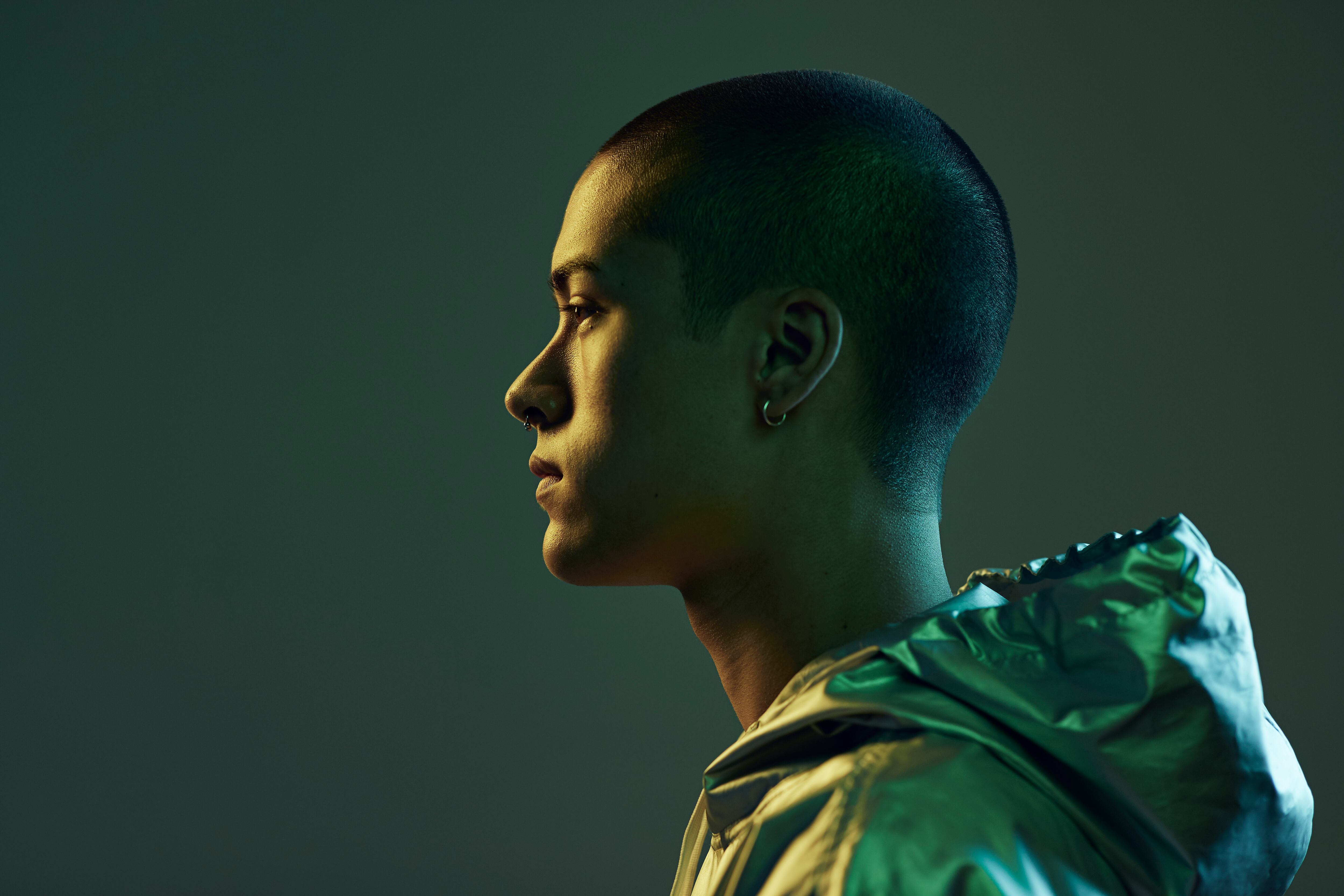 Mushin no shin implica liberarse de distracciones mentales y preocupaciones, permitiendo una atención completa en la tarea presente.