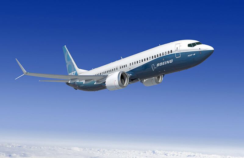 Los mecánicos comenzaron a instalar los sistemas de vuelo y las mantas de aislamiento.