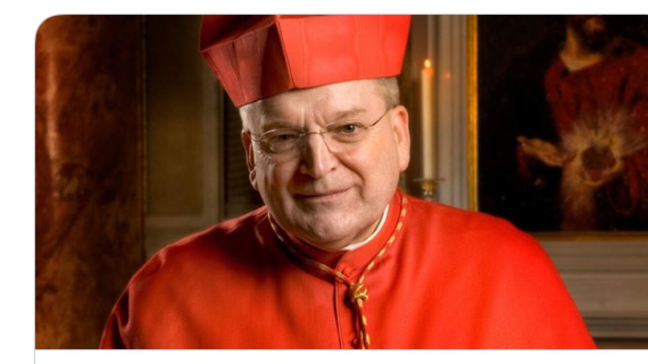 Cardenal antivacunas, Raymond Leo Burke, se encuentra hospitalizado y con ventilación por covid-19