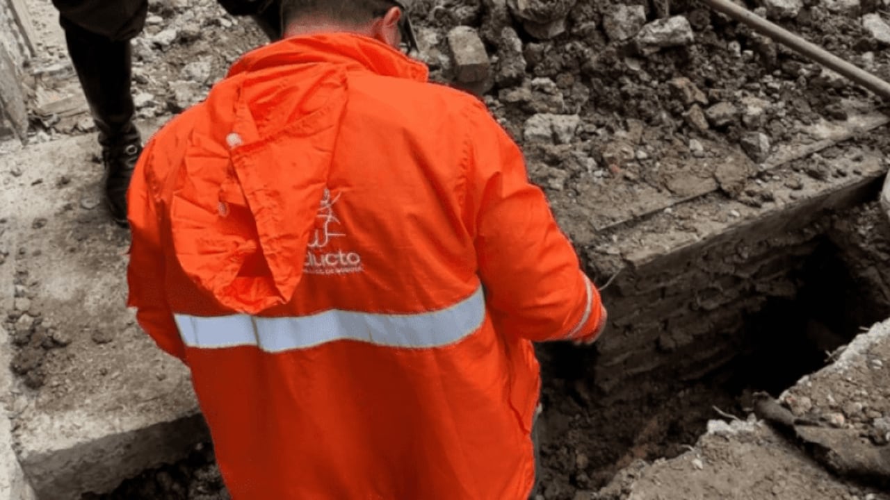 Equipos del Acueducto avanzan en la reparación de la tubería que mantiene sin agua a varios sectores de Suba, mientras el servicio comienza a restablecerse de manera gradual.