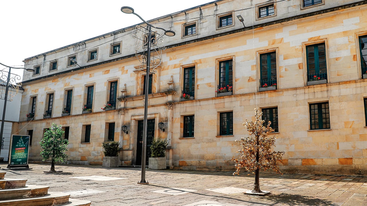 Auxiliares administrativos en consulados, misiones diplomáticas y sedes de la Cancillería en Bogotá fueron declarados insubsistentes.