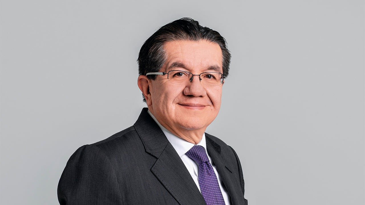 El exministro de Salud, Fernando Ruiz Gómez, la recuperación del sistema de salud exigirá reconstruir la confianza entre los actores del sector, fortalecer la regulación y poner al paciente en el centro de las decisiones.