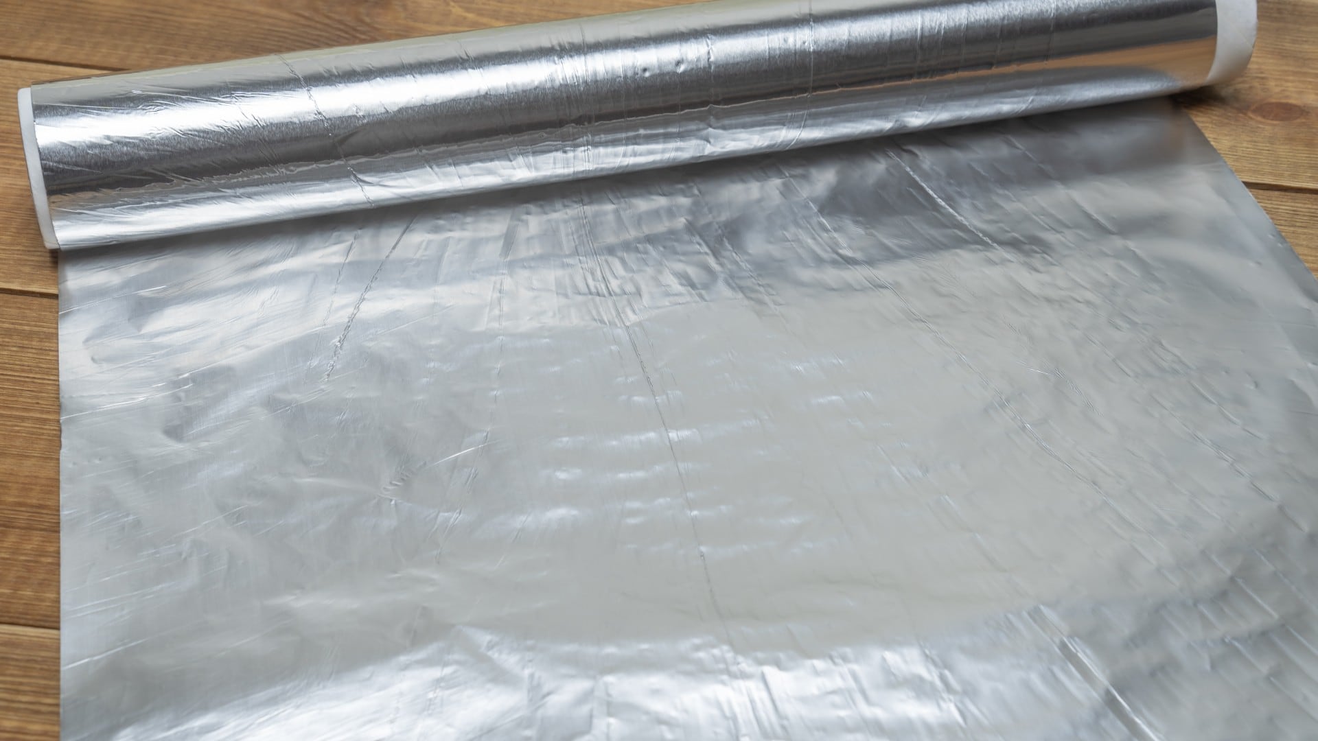 El papel aluminio en el colchón tiene grandes beneficios para dormir.