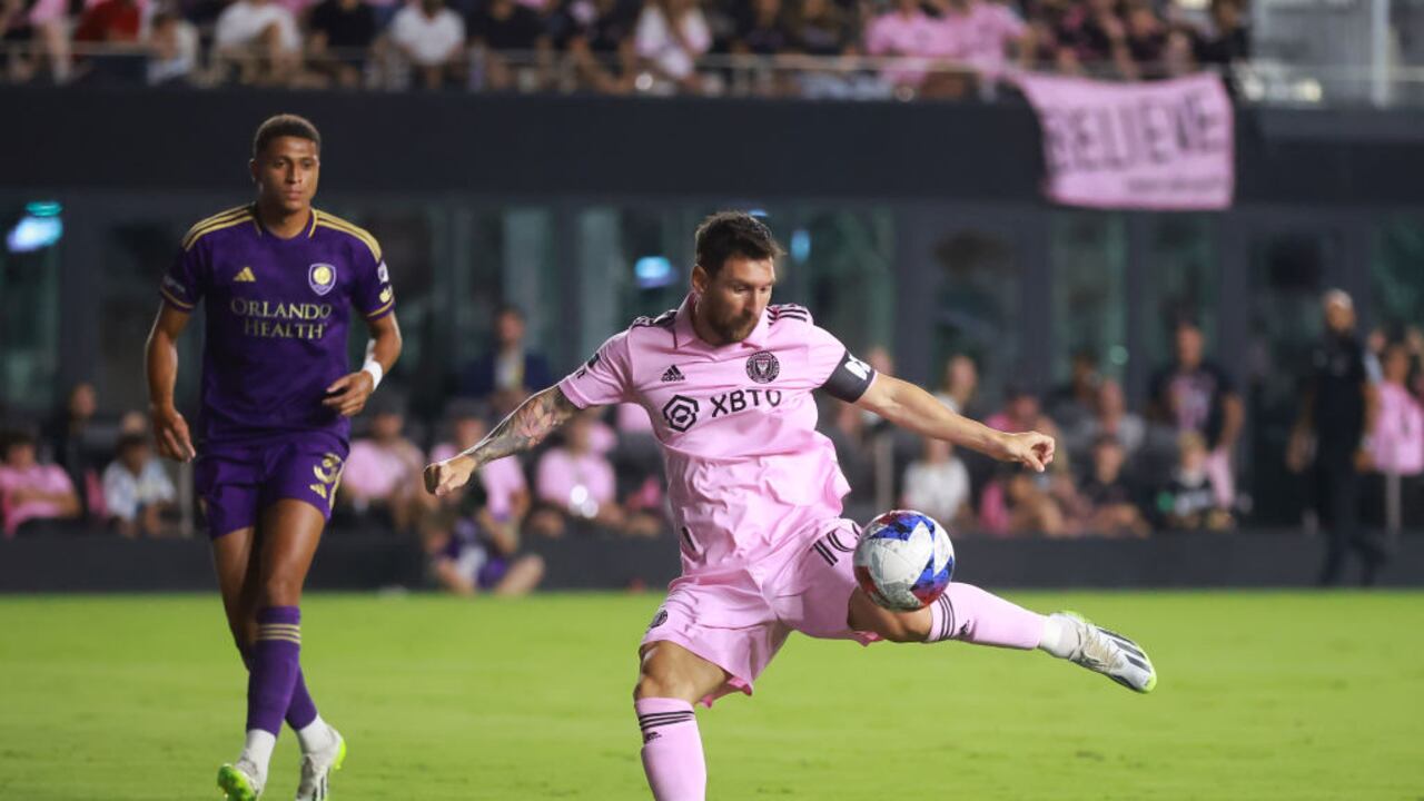 Lionel Messi anotó doblete con el Inter de Miami frente a Orlando City.