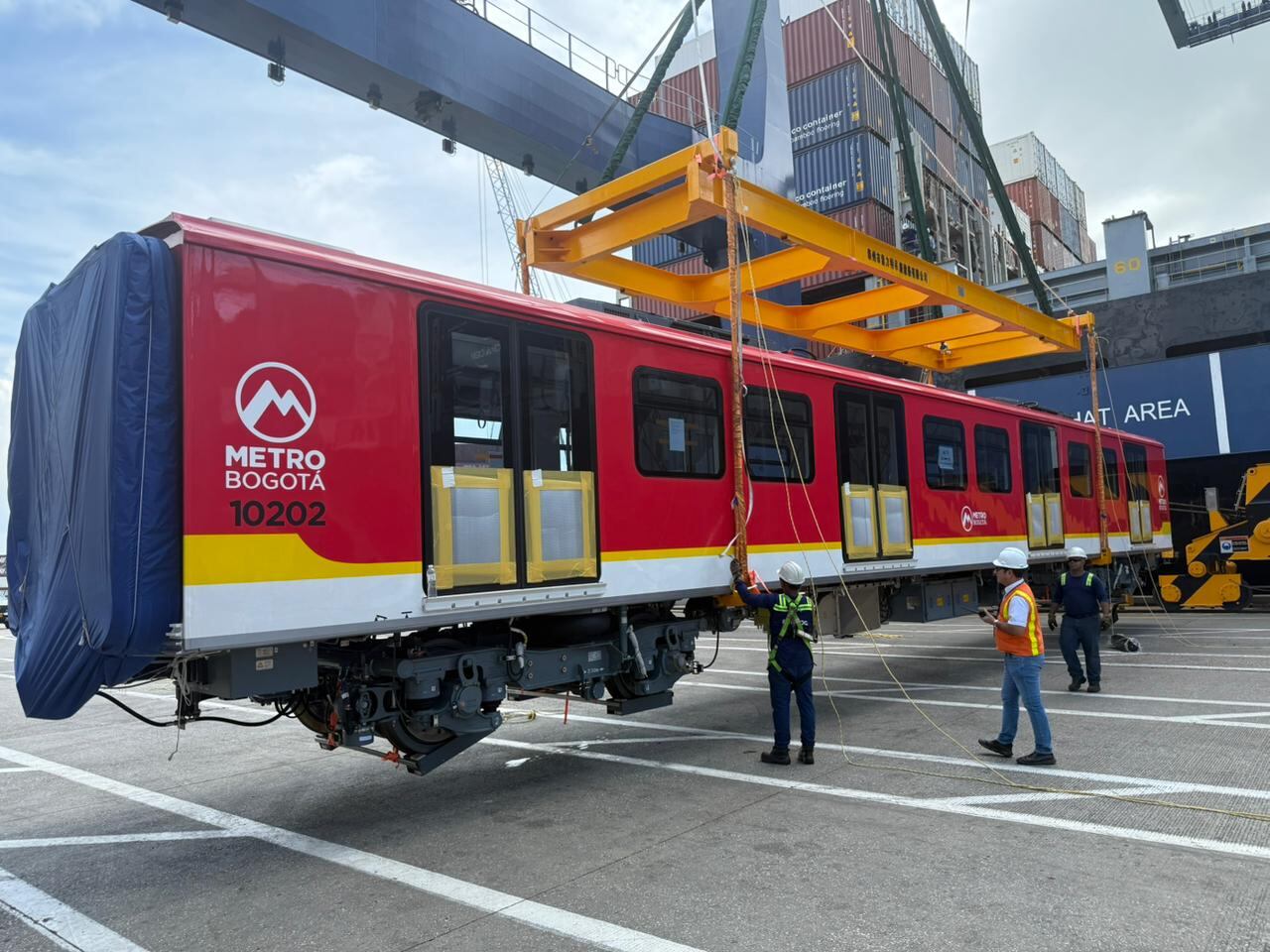 Ya está en Colombia el segundo tren del metro de Bogotá.