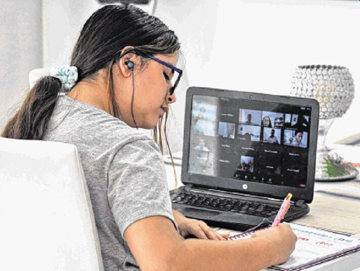 Para Susana Posada, magíster en Educación de la Universidad del Valle, el país tuvo que hacer mayores esfuerzos, en estos tres últimos años, en términos de nivelación académica, “y eso sigue afectando a los estudiantes. Es muy grave, porque son ineficiencias en la sociedad y el individuo. Es una persona que perdió un año de su vida y va a tener que emplear otro año. Esto le va a generar una desventaja en el futuro”.