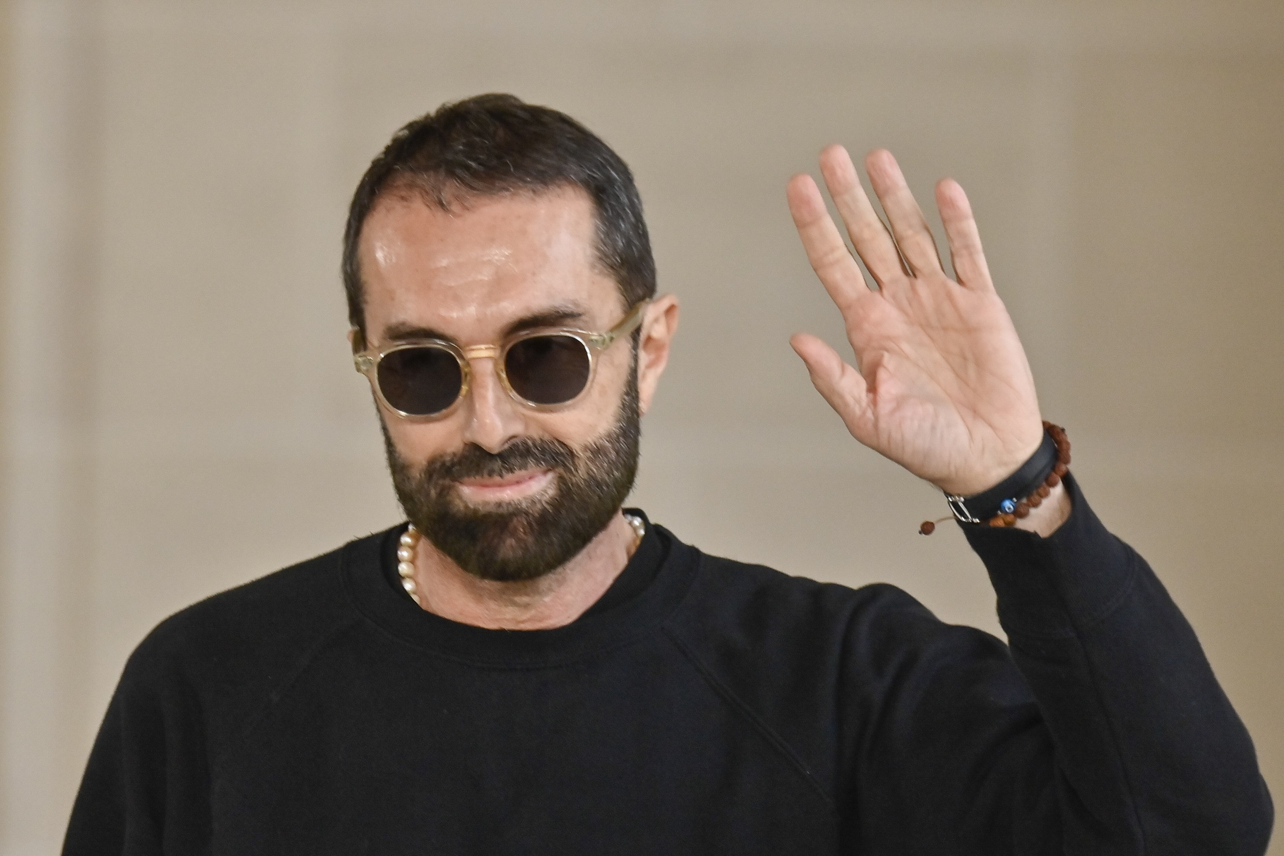 El diseñador italiano Giambattista Valli será galardonado con el prestigioso premio del Ministerio de Cultura de Francia durante la Semana de la Alta Costura de París,