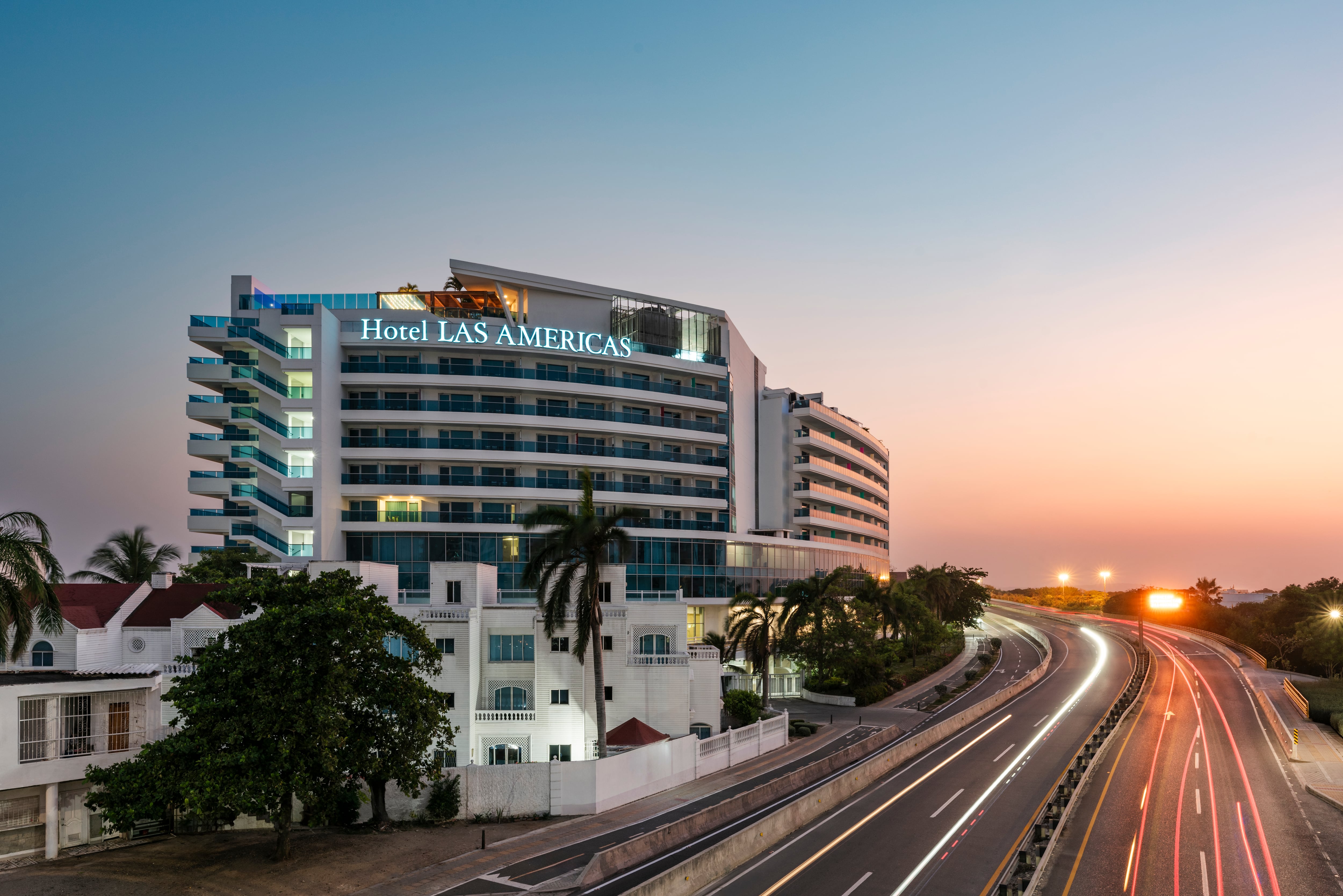 Desde sus inicios, Las Américas Hotels Group ha apostado por construir ambientes laborales positivos, en los que cada persona se sienta valorada, inspirada y motivada a crecer.