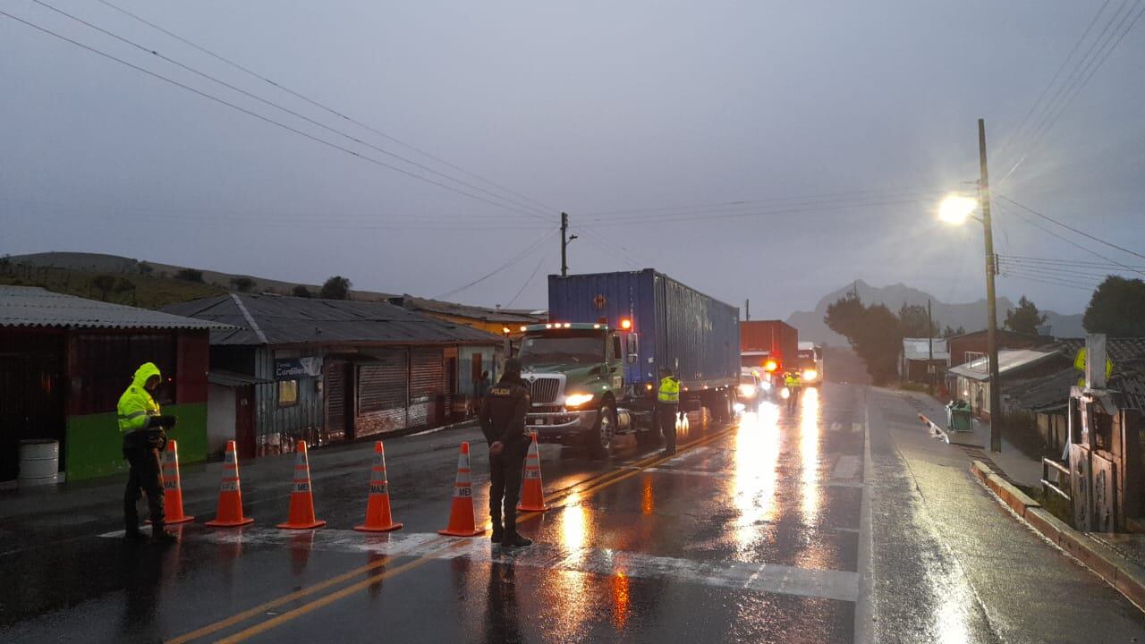 El cierre preventivo de la vía es por tiempo indefinido