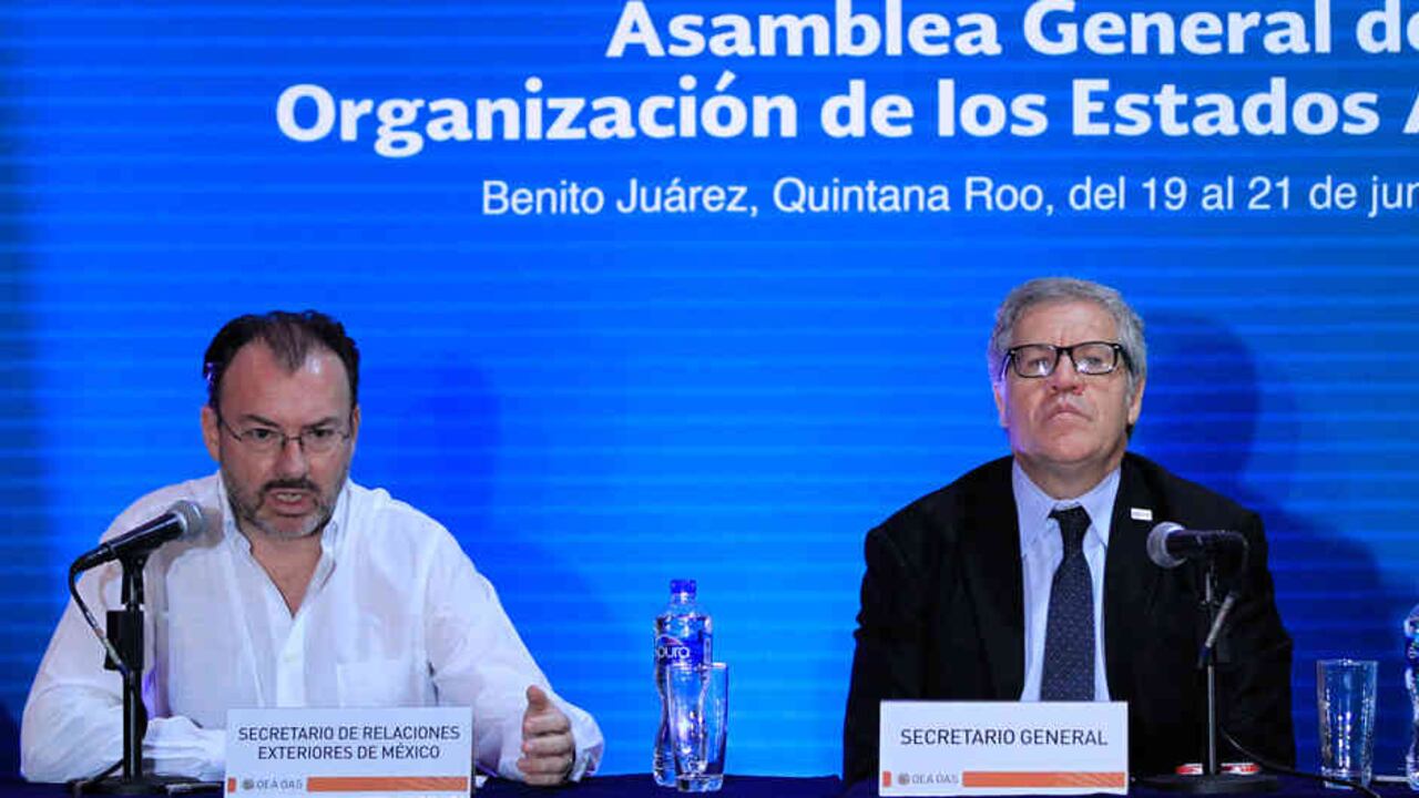 El canciller mexicano Luis Videgaray, acompañado del secretario general, el uruguayo Luis Almagro, lamentó la falta de acuerdo.