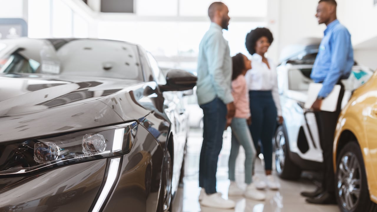 El aumento del salario mínimo podría afectar la rentabilidad de los concesionarios, según Aconauto.