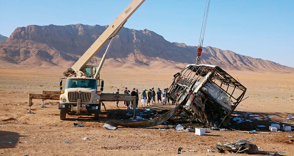 Un bus que transportaba migrantes deportados se prendió en llamas