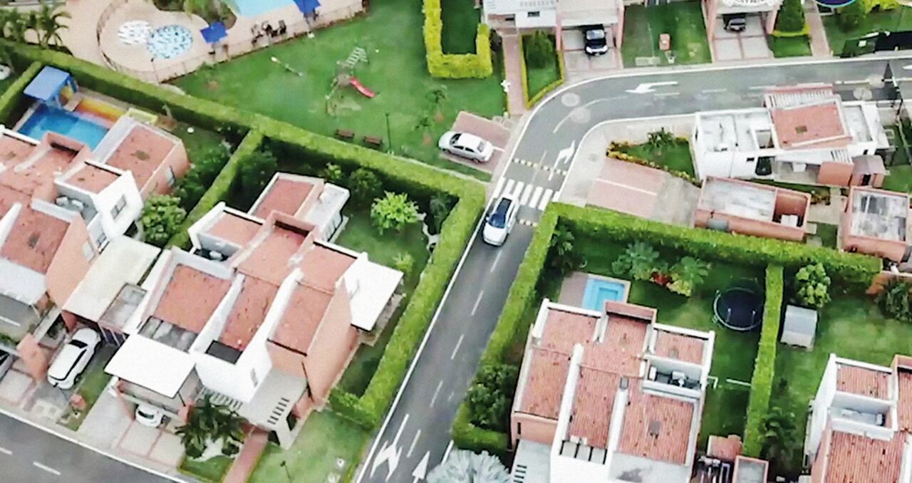 Con drones, la Polfa hizo seguimiento a la lujosa vivienda de la familia Ambuila.