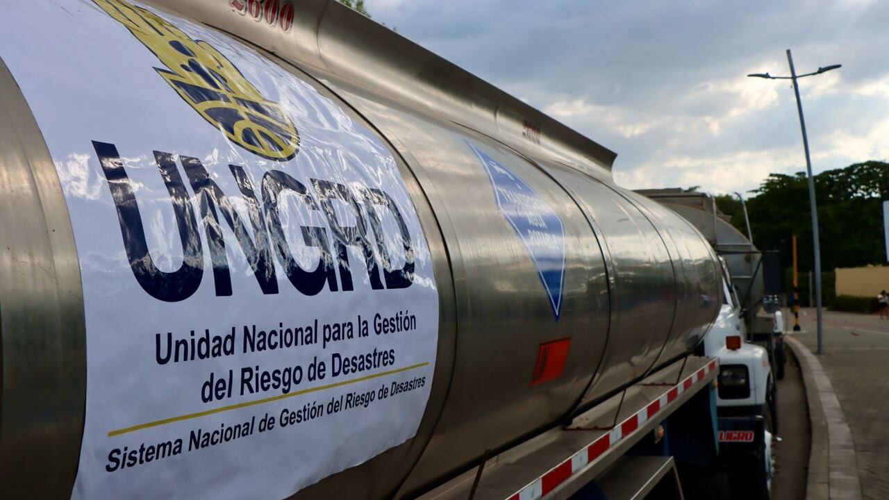 Los carrotanques de la UNRGD.