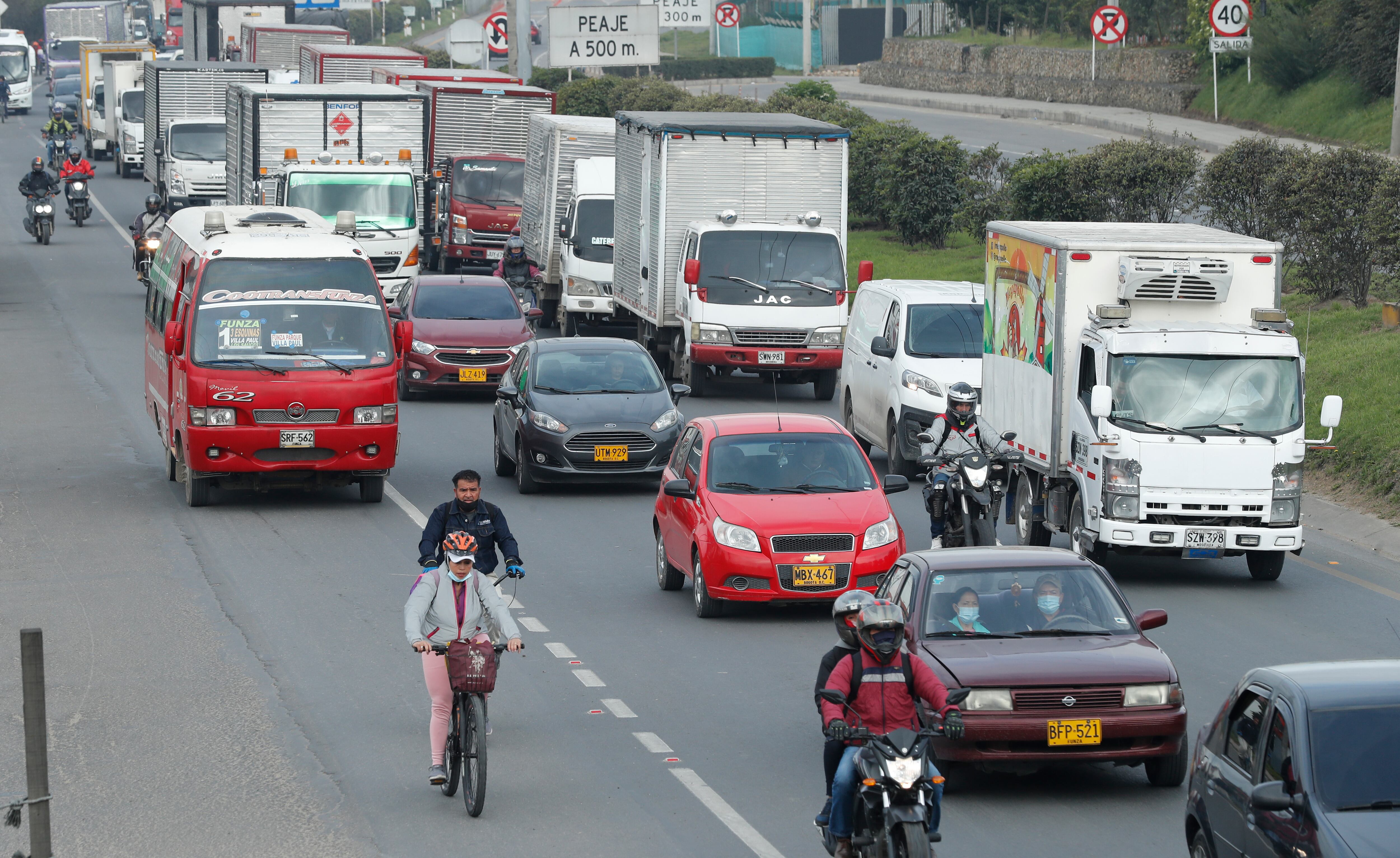 Bogotá calle 13 tráfico
trancones movilidad
Octubre 4 del 2022
Foto Guillermo Torres Reina / Semana
