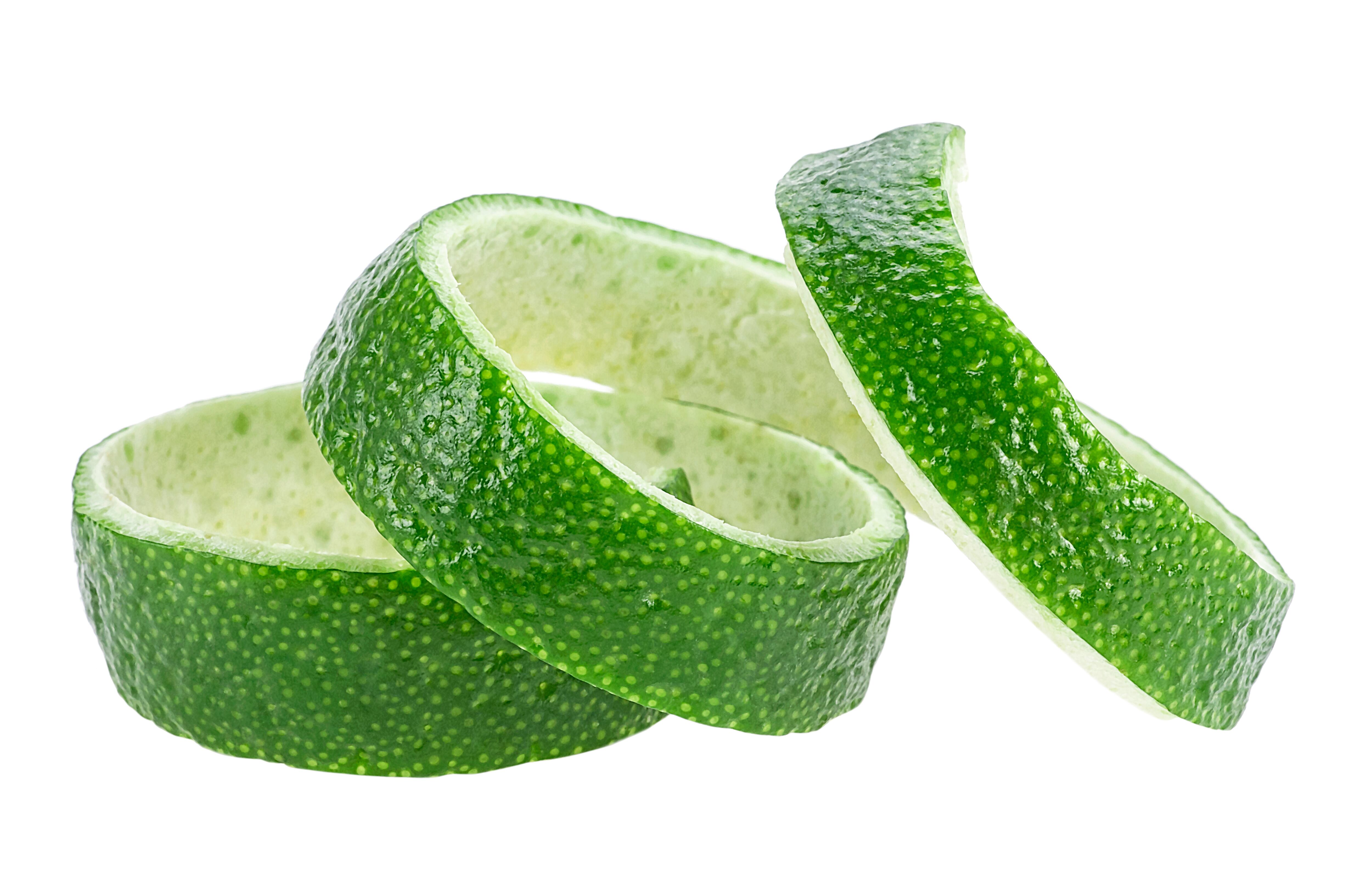 La cáscara de limón se puede aprovechar de múltiples formas.