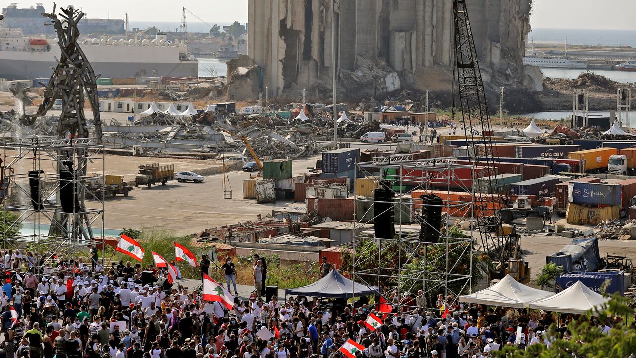 Demonstrators gather near the damaged grain silos outside the port of Lebanon's capital Beirut on August 4, 2021, on the first anniversary of the blast that ravaged the port and the city. - Hundreds of Lebanese marched on August 4 to mark a year since a cataclysmic explosion ravaged Beirut, protesting impunity over the country's worst peacetime disaster at a time when its economy was already in tatters. (Photo by JOSEPH EID / AFP)