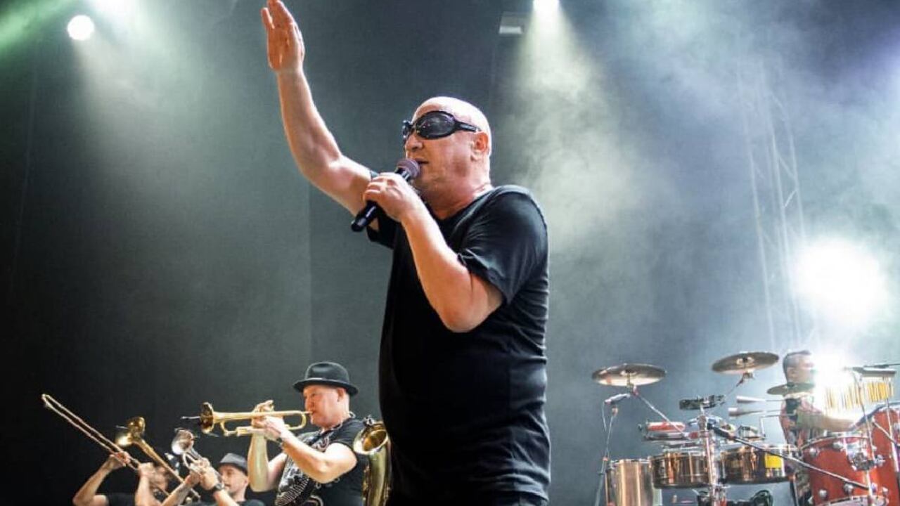 El cantante principal de la agrupación dio detalles de la creación y el desarrollo de la banda desde los años noventas. También se refirió a la selección de Argentina en el Mundial