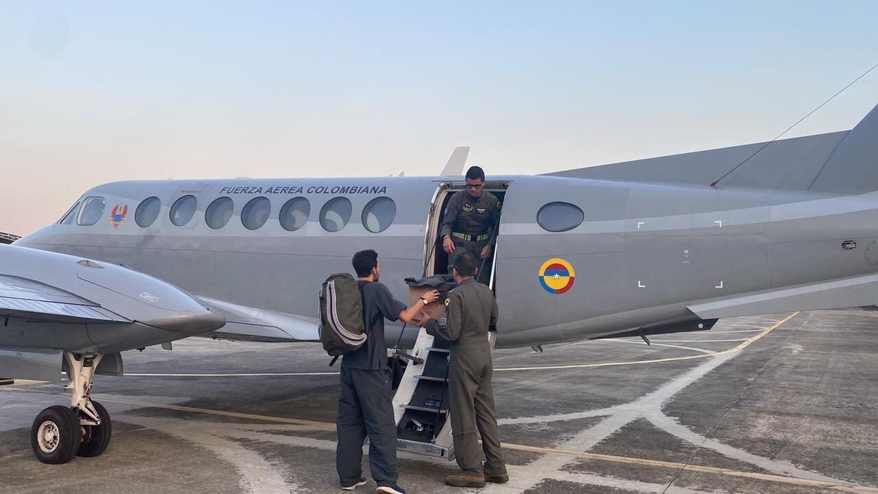 La Fuerza Aérea Colombiana se encargó del traslado.