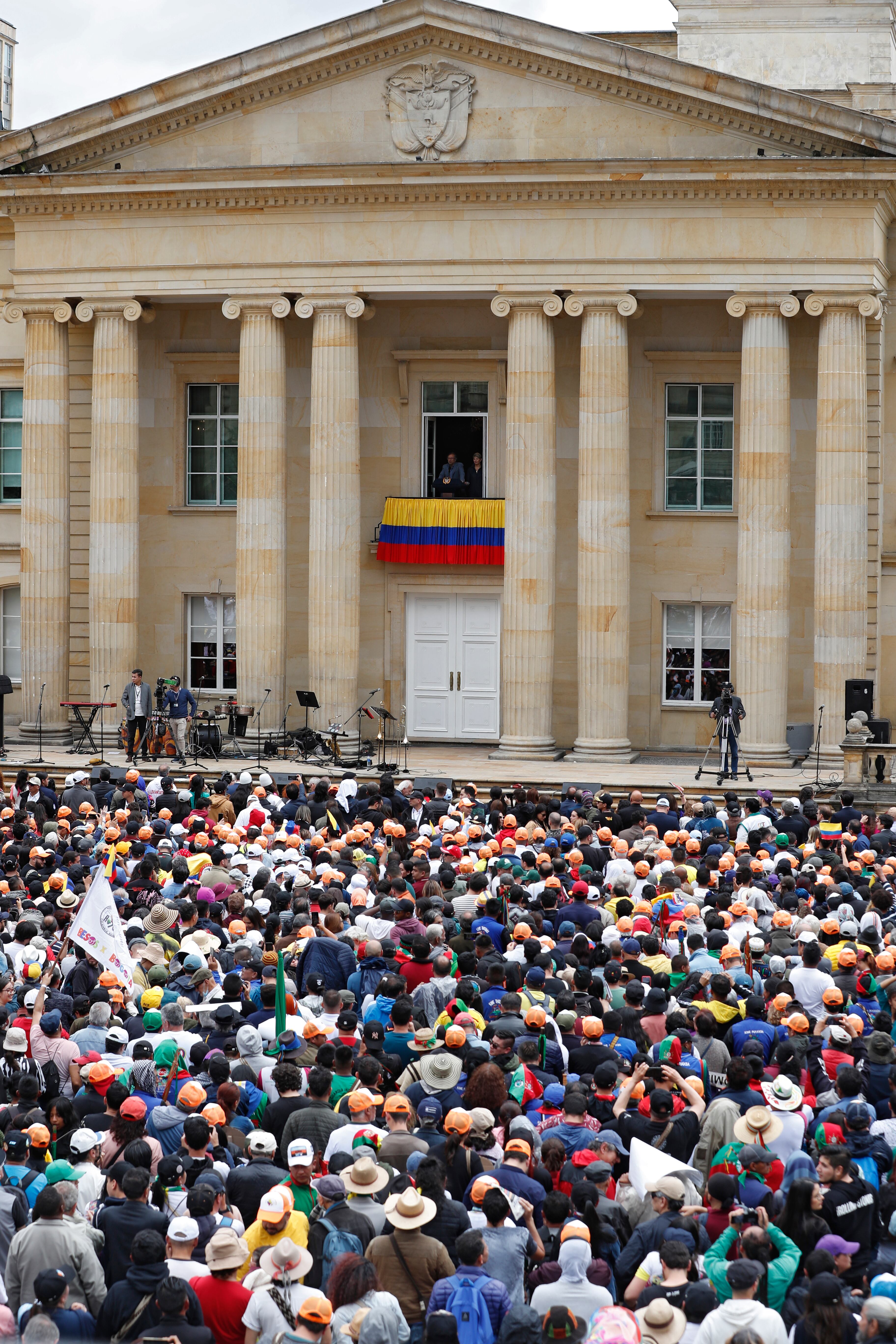Presidente de la República Gustavo Petro convocó al pueblo el dia de los trabajadores a marchas y que lo acompañaran al discurso  desde el balcón