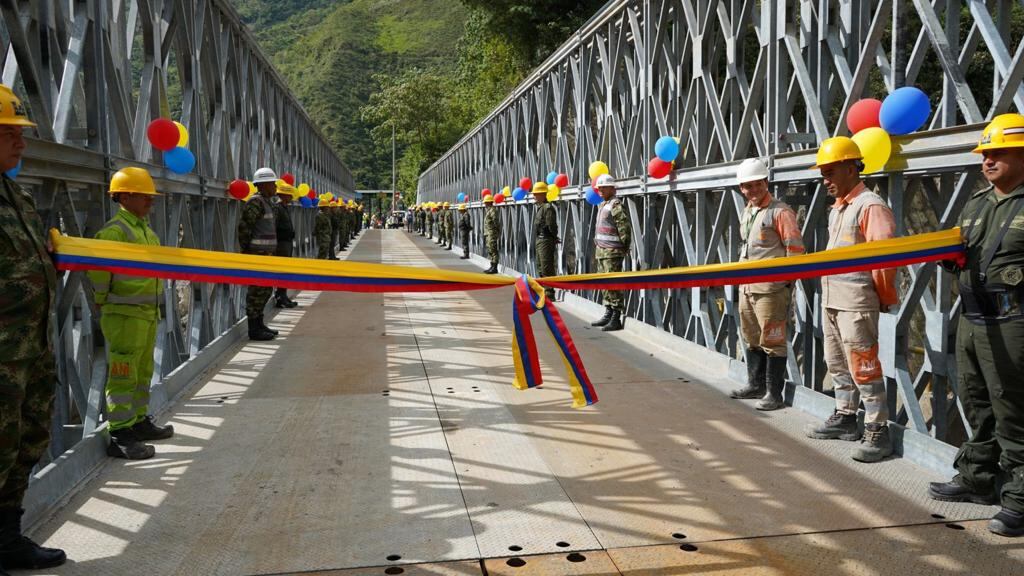 Ya están listos los dos puentes semipermanentes instalados en Quetame, Cundinamarca.
