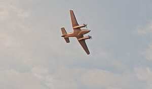 Esta es la avioneta que sobrevuela la población de Tupelo en Estados Unidos y que tiene en vilo los habitantes y autoridades del lugar