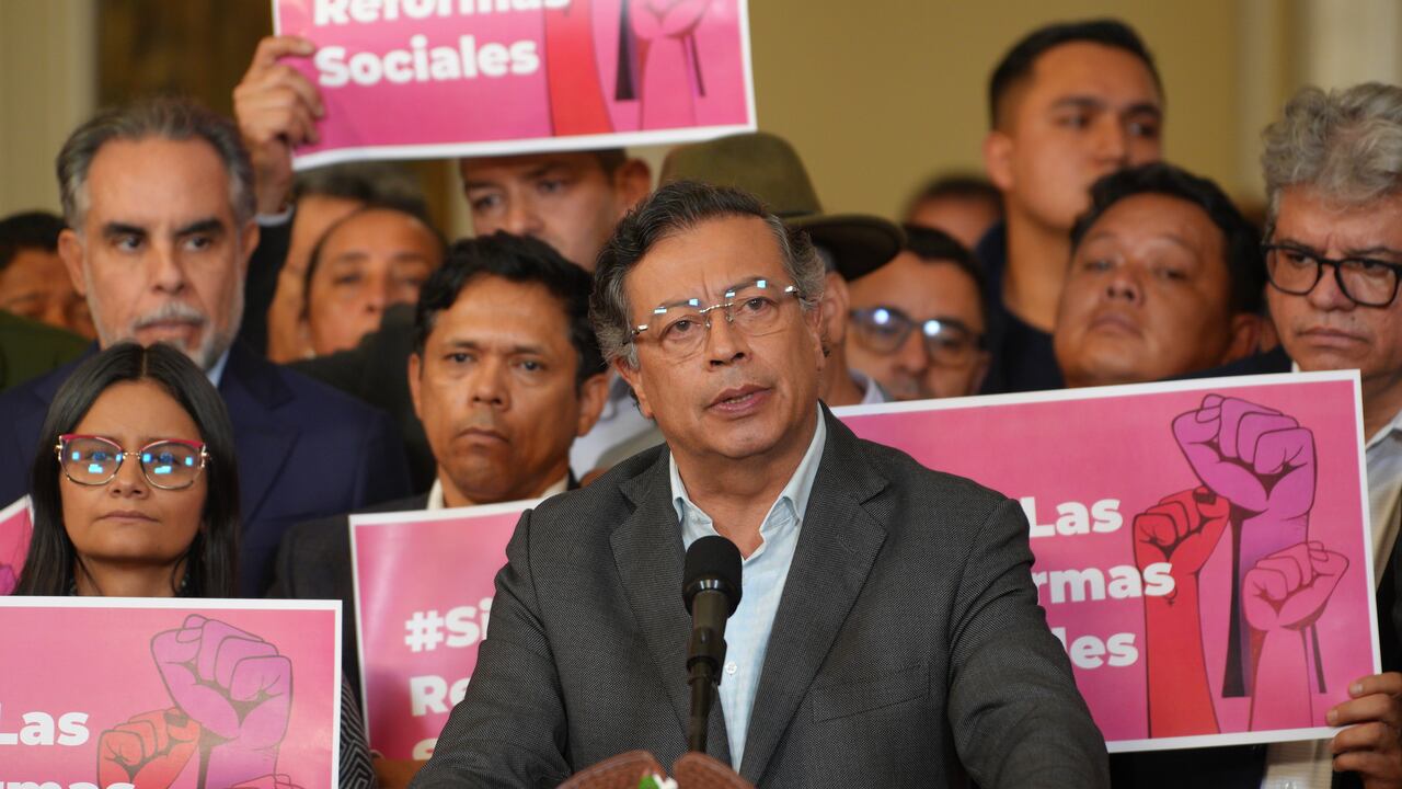 El presidente, Gustavo Petro, anunciando su intención de llevar a las urnas sus proyectos de ley, en anuncio hecho en la Casa de Nariño, en Bogotá