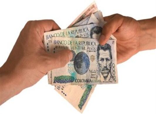 300 locales que habrían tomado la decisión de cerrar sus puertas al público debido a los cobros de las 'vacunas'.