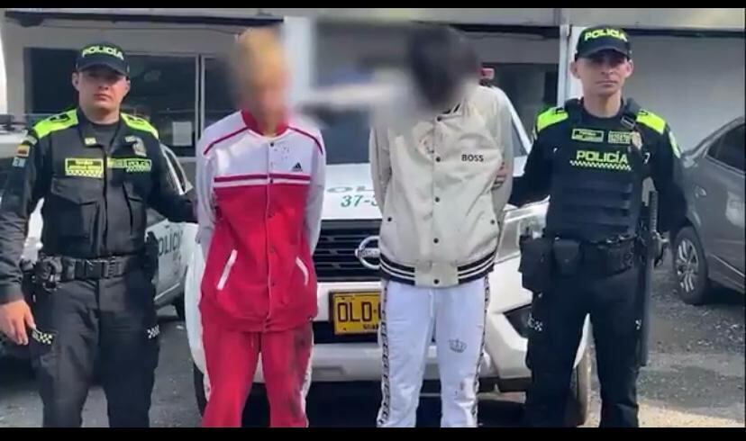 Dos jóvenes fueron capturados como presuntos homicidas del ciudadano americano en Medellín.
Foto tomada del video de X