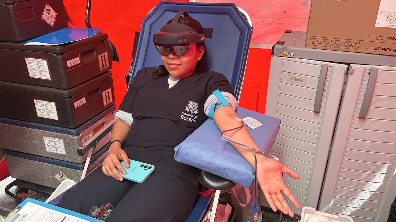 Donación de sangre, acompañada de una experiencia de realidad aumentada 3D , que se realizó en alianza entre la Universidad del Rosario, LaCardio y Abbott.