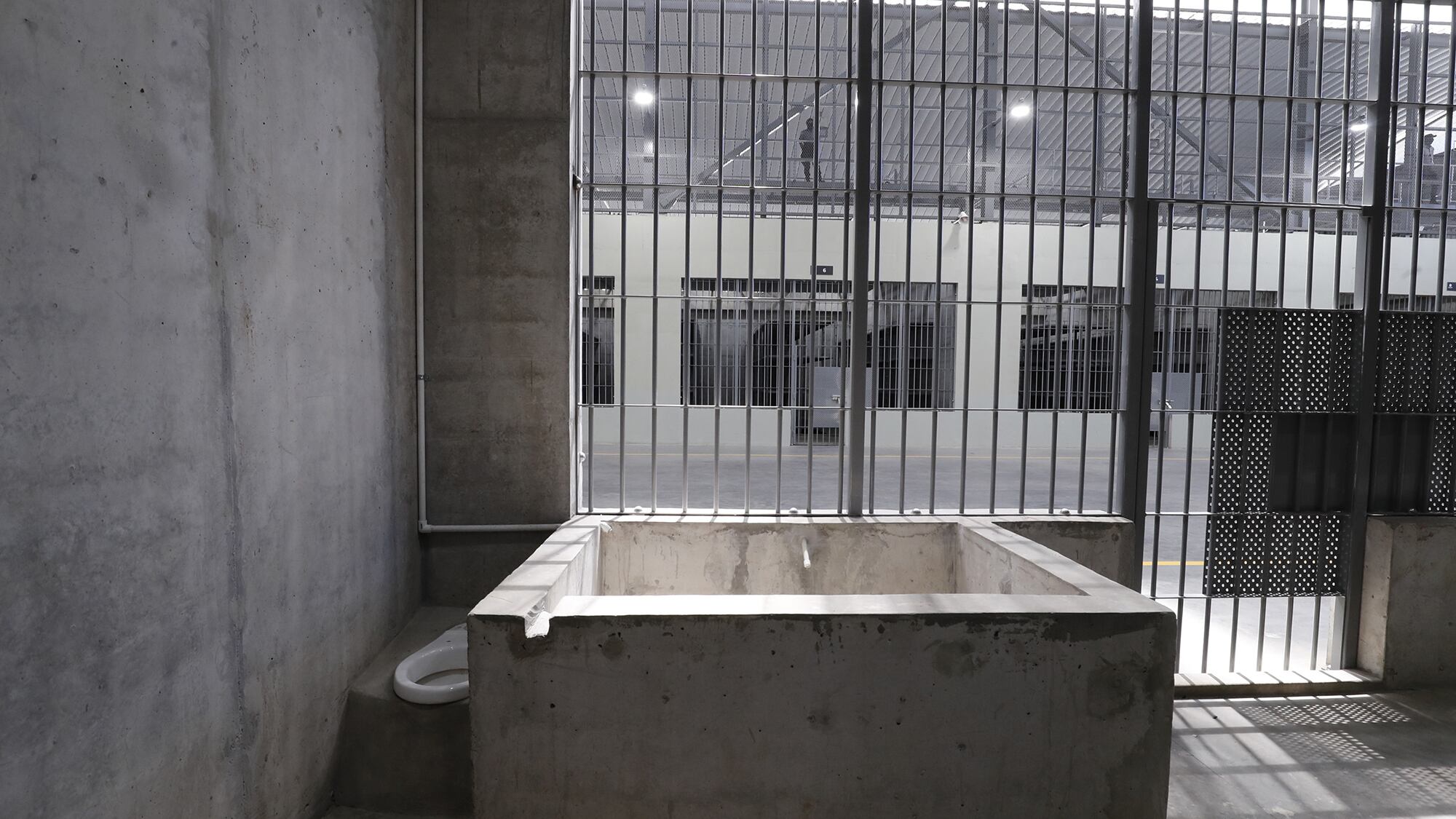 Centro de Confinamiento del Terrorismo" (CECOT)