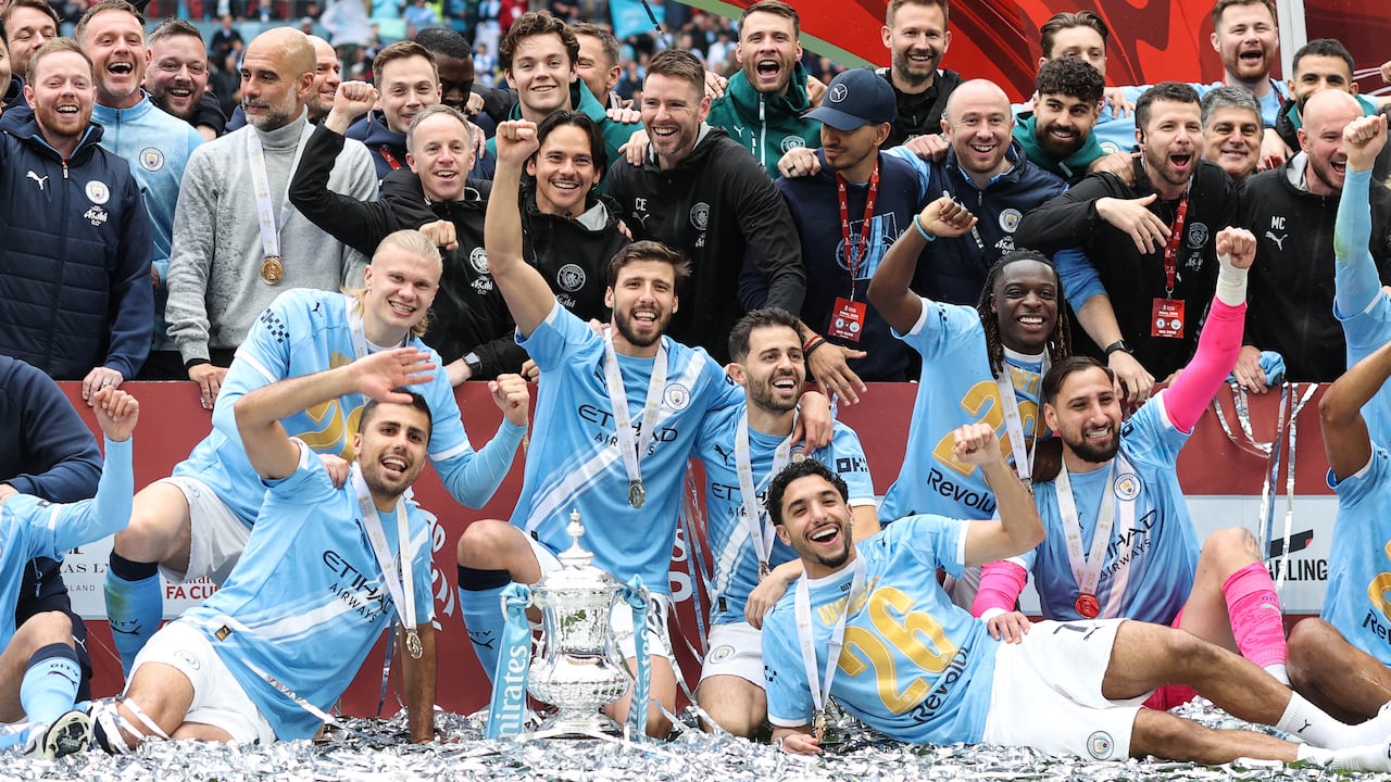 Plantel de Manchester City que ganó la FA Cup 2026. Bernado Silva aún hacía parte.