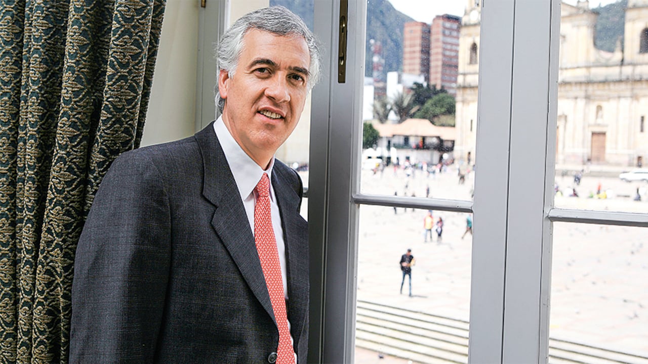 Samuel Moreno terminó su vida recluido en la Escuela de Carabineros, respondiendo ante las autoridades judiciales y sumando condenas, especialmente por el escándalo del carrusel de la contratación.