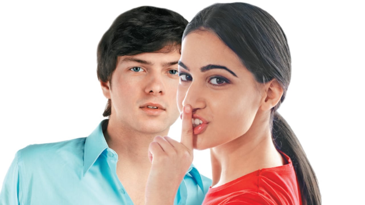 Algunos piensan que es mejor no decir nada sobre la infidelidad de la pareja de su amigo porque luego ellos resuelven esos líos de cama y el que contó queda como el que revolvió el avispero.