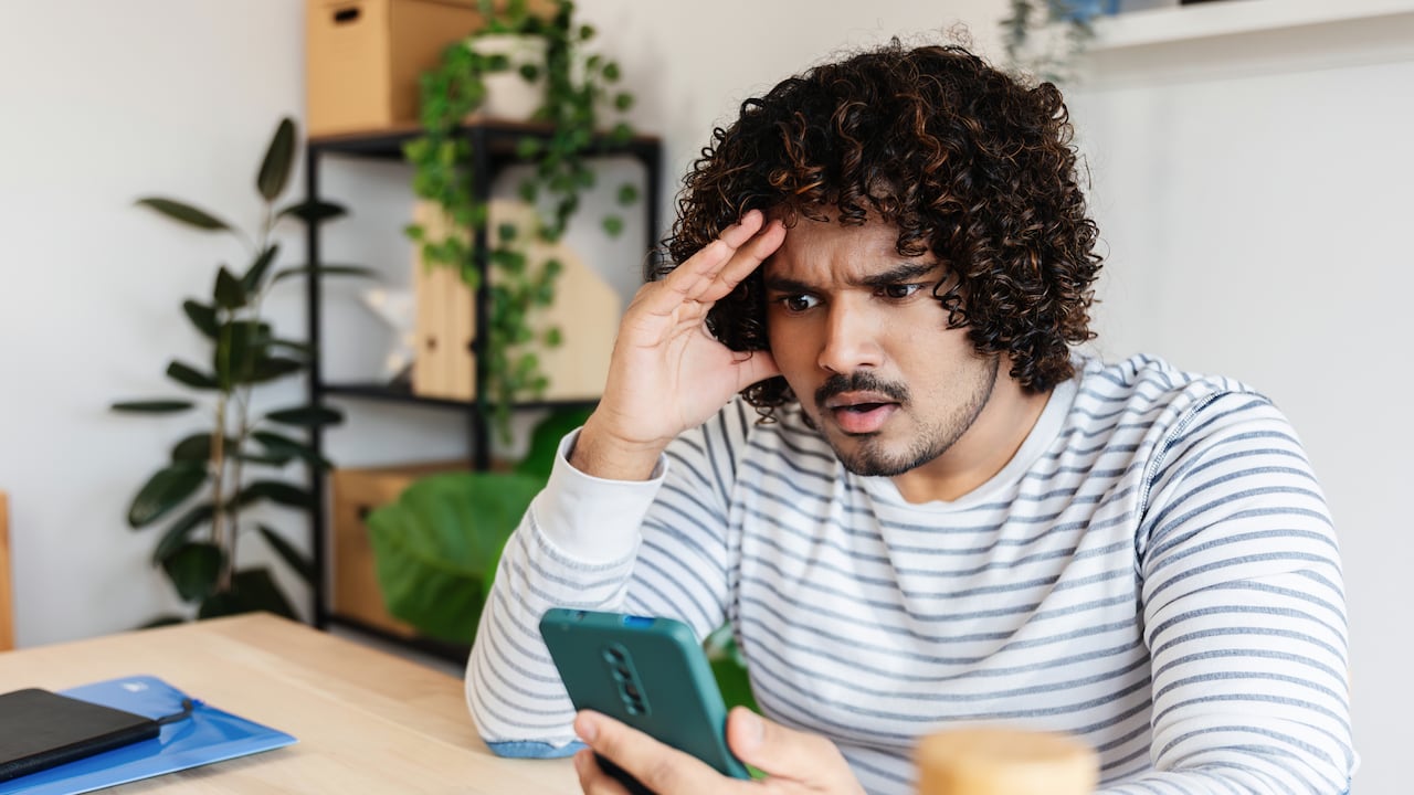 El aviso puede aparecer incluso cuando el teléfono y el cargador funcionan con normalidad.