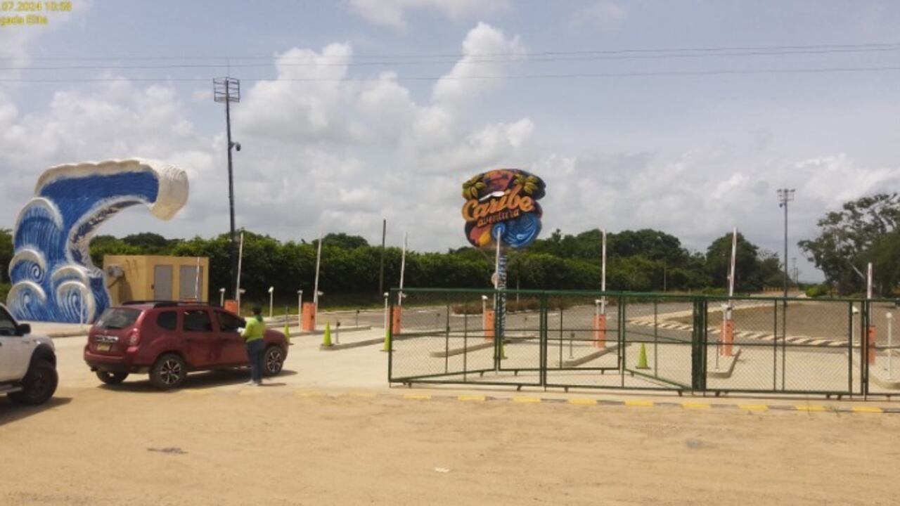 Suspenden energía en parque acuático del Caribe.