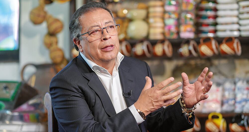     Gustavo Petro se ha salido de la tradición de los mandatarios de interrumpir la programación para comunicarle al país un tema de interés nacional, y sus declaraciones son repeticiones.  