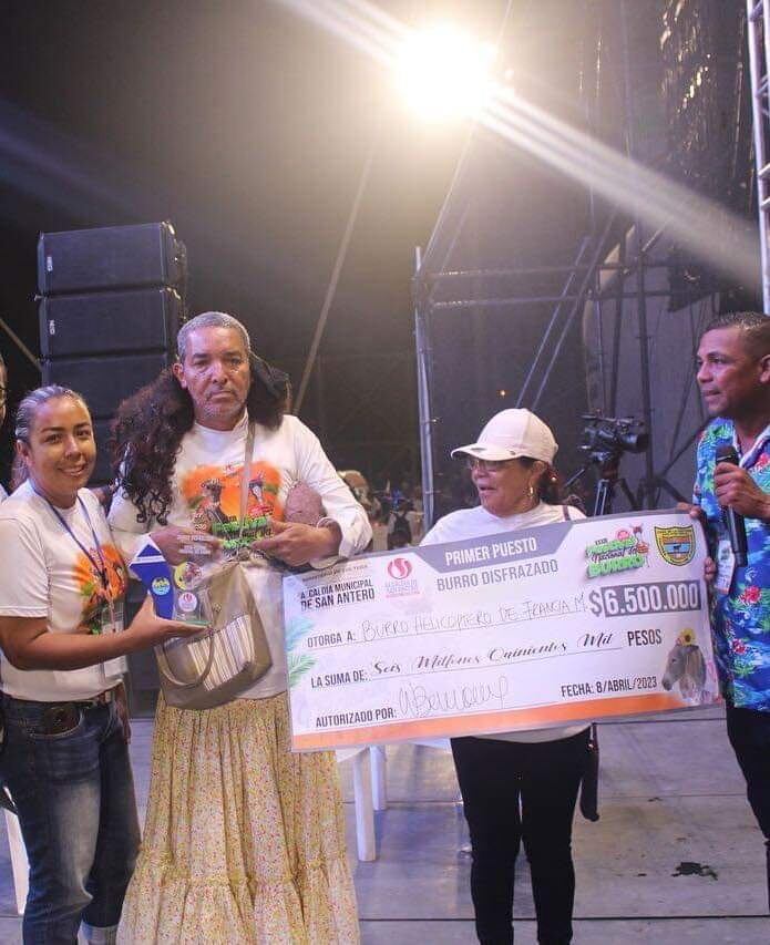 El hacedor cultural del disfraz se ganó (6.500.000) seis millones quinientos mil pesos.