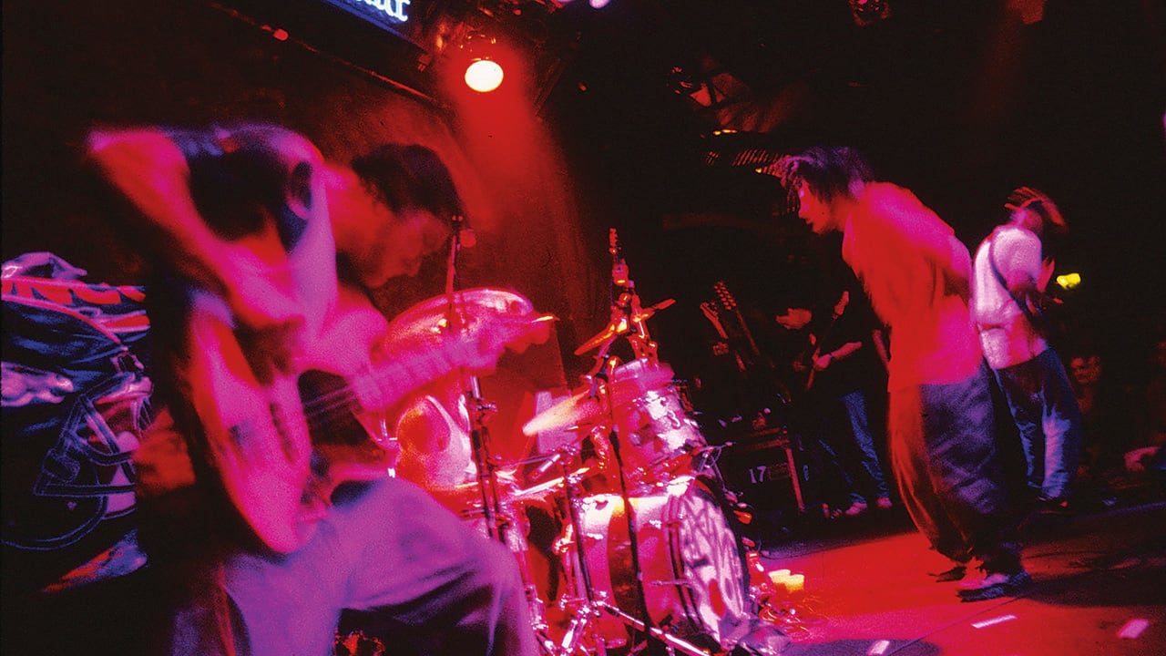 Desde 1992, con su debut asombroso, Rage Against the Machine se hizo realeza del rock. Desde entonces, el guitarrista Tom Morello no ha parado de hacer música con una guitarra que explora como un laboratorio. Tampoco ha dejado de usar du plataforma para temas urgentes.