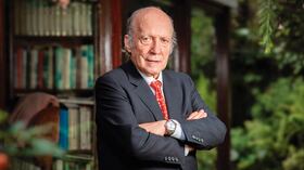 Manuel Rodríguez Becerra es un reconocido académico y profesor de la Universidad de los Andes. Es el suegro de Paloma Valencia y abuelo de Amapola, hija de la candidata.