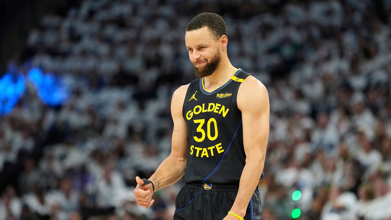 Steph Curry reacciona durante el partido de Warriors vs. Timberwolves
